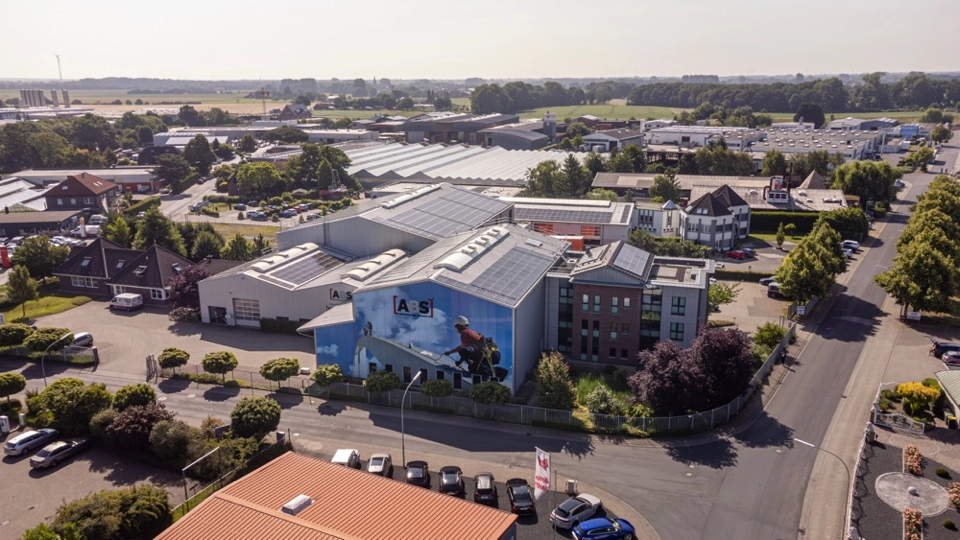 ABS Safety hovedkontor i Kevelaer, hvor udvikling og produktion af faldsikringsløsninger er samlet.